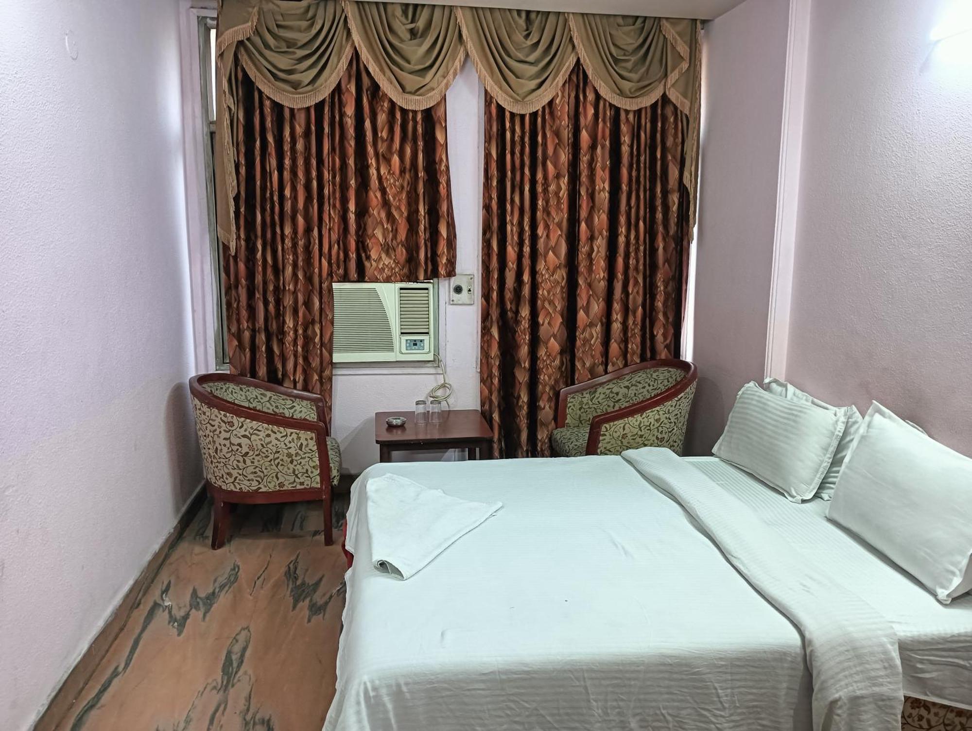 Hotel Classic Near Gaffar Market New Delhi